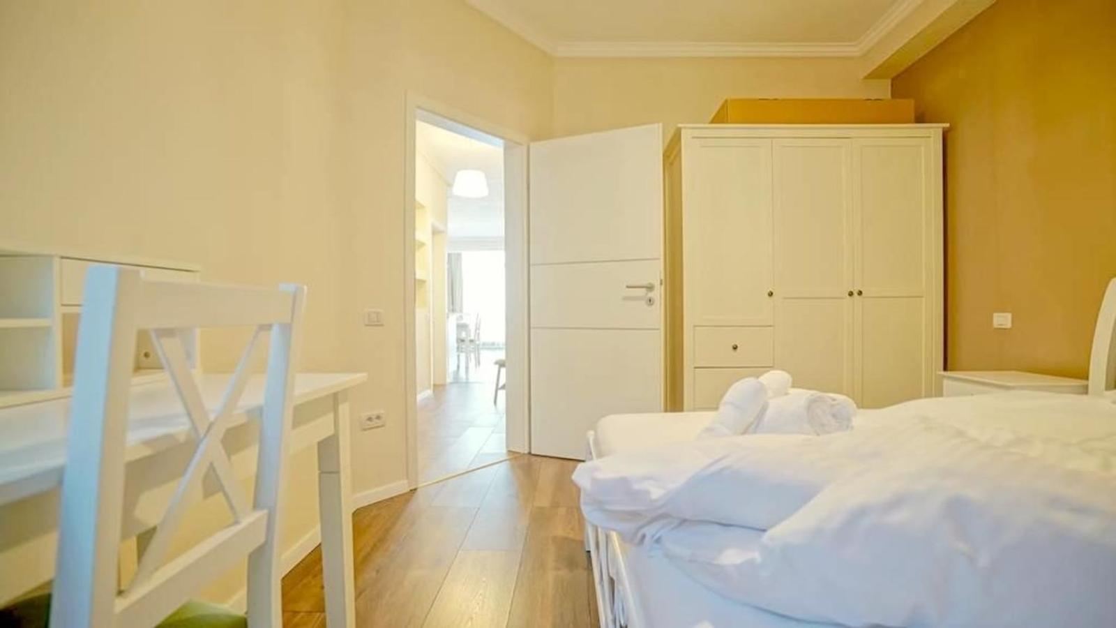 Central Maximus Apartment Брашов Екстер'єр фото
